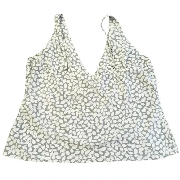 Abercrombie and Fitch •White and blue leaf print tank top size medium - Picture 2 of 12